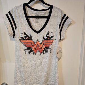 Junior Wonder women tee